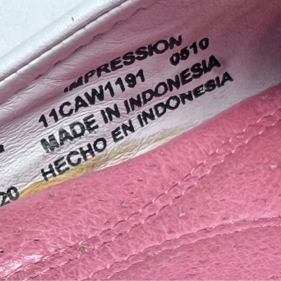 Lacoste Women’s slipper. Size US 5. Red and white - Picture 6 of 6